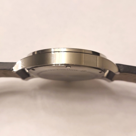 Victorinox Swiss Army Watch - Picture 3 of 15